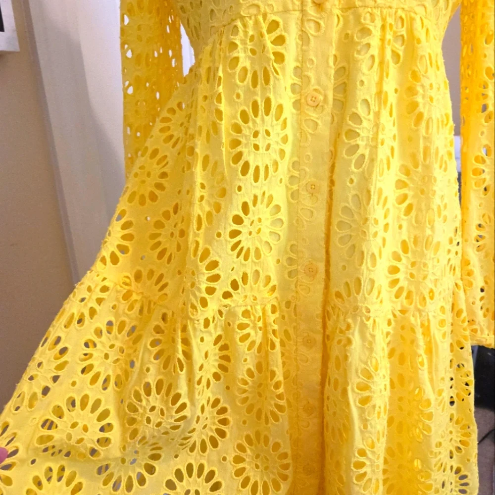 Lilly Pulitzer Kenna Shirtdress Oversize Pinwheel Eyelet Resort Yellow Size 6 - Picture 4 of 11